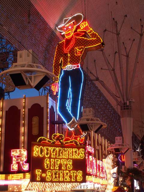 fremontstreet2.jpg